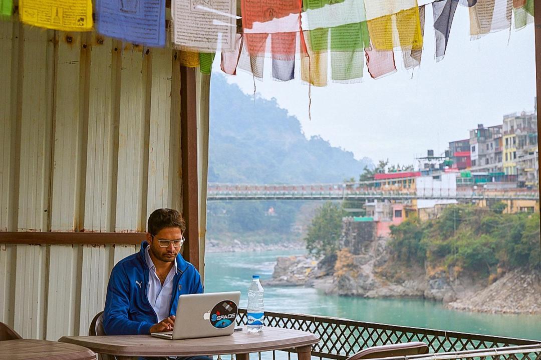 Karwaan By The Ganges Hostel Rishikesh Exterior photo